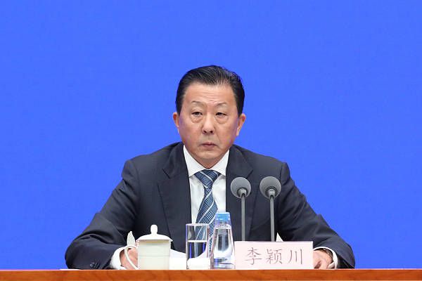 阿根廷国家队官方账号在社交媒体上晒出夺冠游行的海报，并写道：“12月20日，阿根廷全国球迷日！